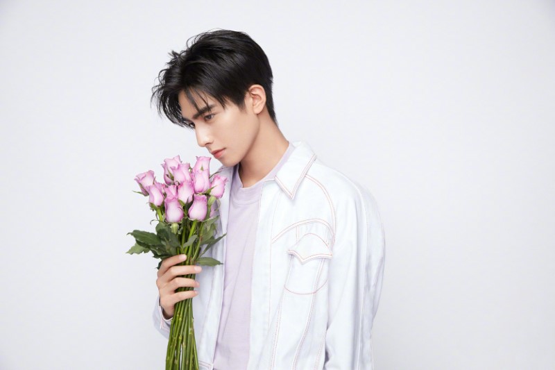 Chinese actor Song weilong holds purple rose Bouquet posing